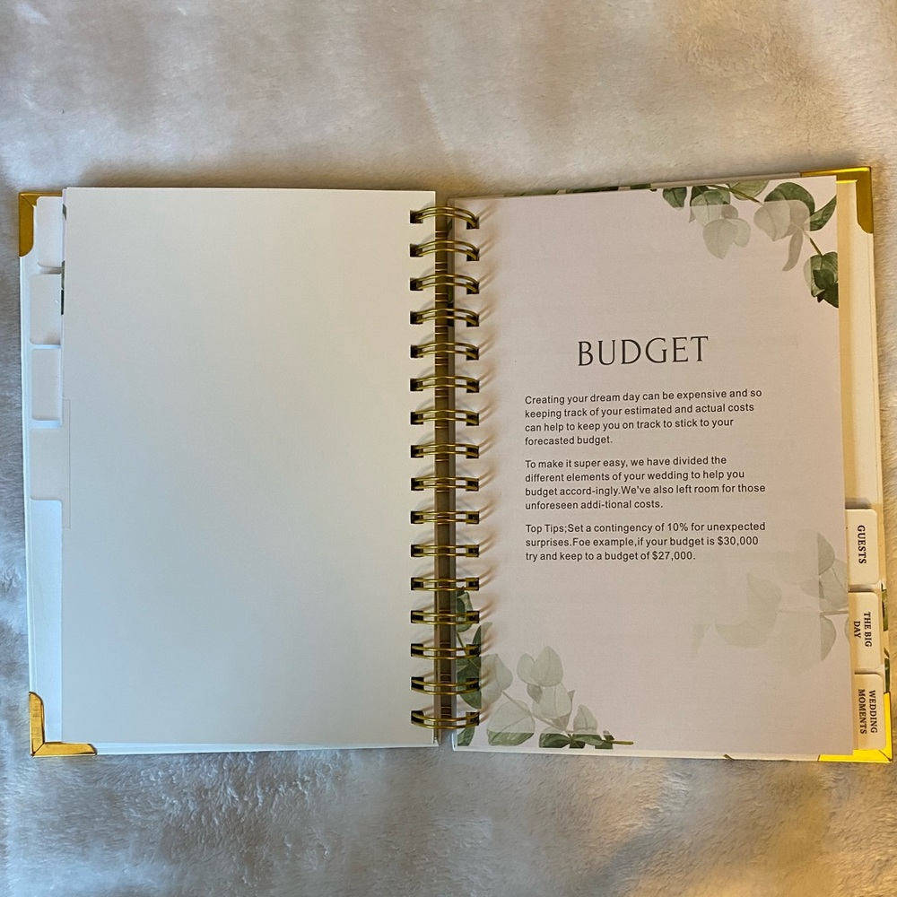 Comprehensive Wedding Planner Book - Picture 4 of 6